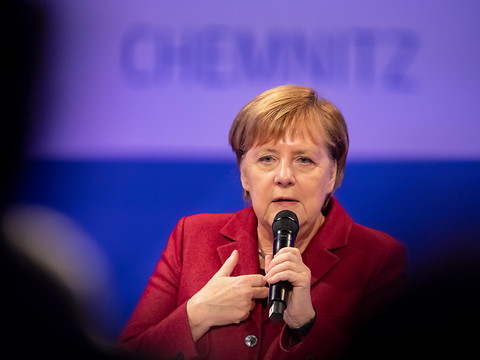 Angela Merkel à Chemnitz, trois mois après des violences racistes