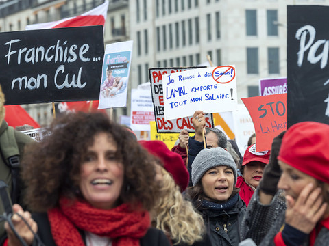 Mobilisation citoyenne contre le système d'assurance-maladie