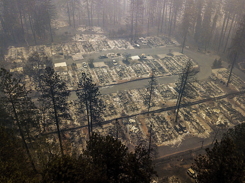 A Paradise, ville dévastée par le feu, Trump exprime sa 