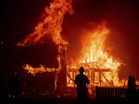 Incendies en Californie: le bilan du Camp Fire passe à 76 morts