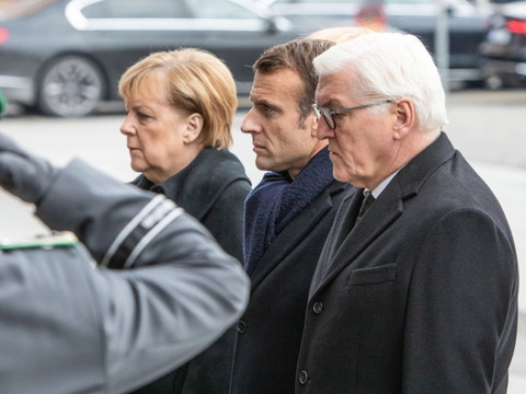 Macron met la pression sur Merkel face au risque de 