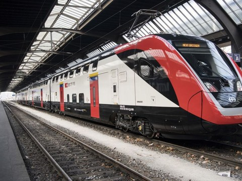 Les nouveaux trains duplex de Bombardier arrivent en Suisse romande