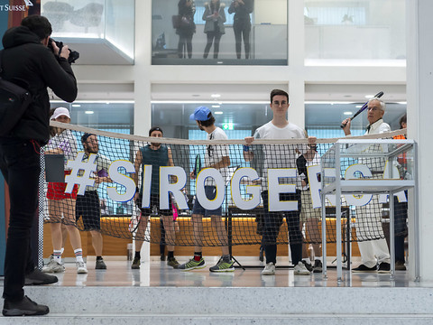 Action pour alerter Federer sur les investissements de sa banque