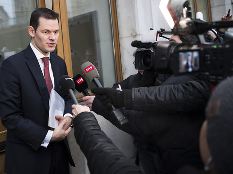 Le PLR genevois relâche la pression, Petra Gössi hausse le ton