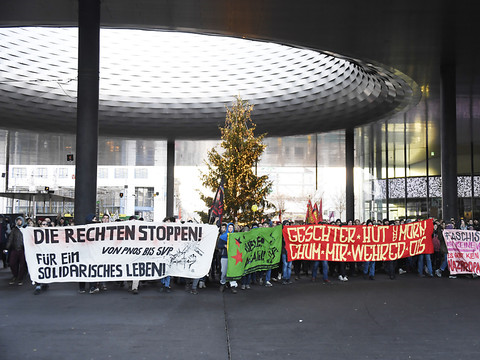Bâle: protestation non autorisée à une manif de l'extrême droite