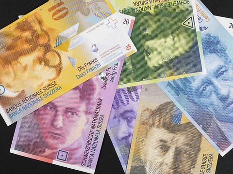 Le délai pour échanger les billets de banque devrait être maintenu