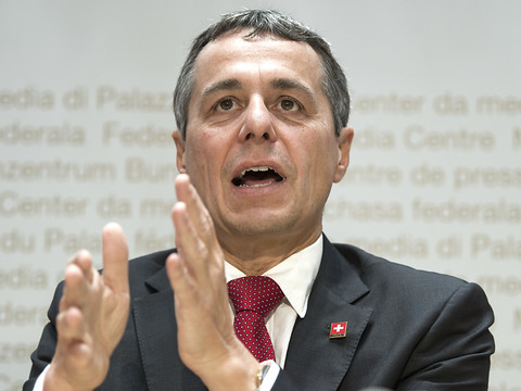 Le Conseil fédéral fait durer le suspense sur l'accord-cadre