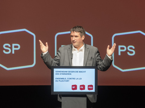 Le président du PS prêt au référendum contre l'accord avec l'UE