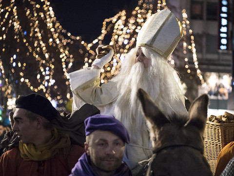 Près de 30'000 personnes font la fête à Saint Nicolas à Fribourg