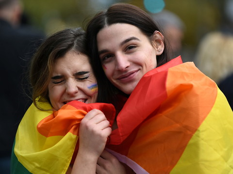 L'identité de genre ne sera pas intégrée dans la norme antiraciste