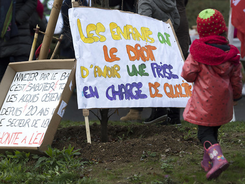Le parascolaire vaudois proteste avec une soupe à la courge
