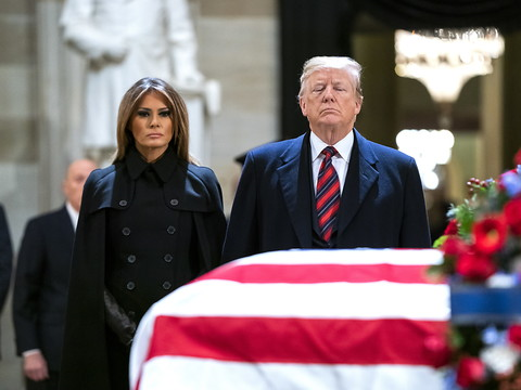 Trump se joint au concert d'hommages à George H.W. Bush