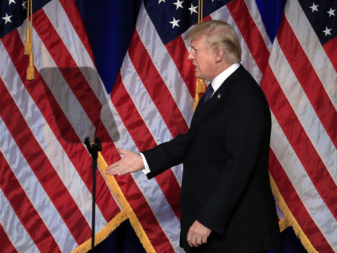 Trump ironise sur le recul de Macron et sur l'accord de Paris
