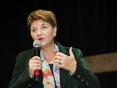 Viola Amherd, une femme au centre de l'échiquier politique