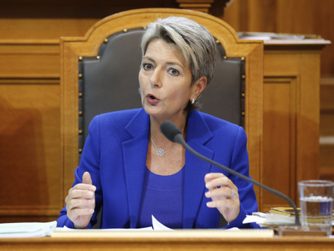 La grande favorite Karin Keller-Sutter élue au Conseil fédéral