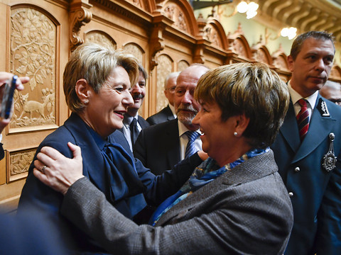 La presse salue l'élection de deux femmes au Conseil fédéral