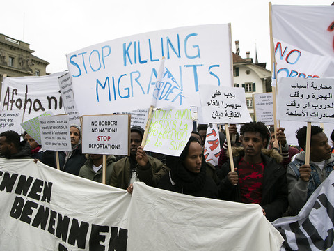 Des centaines de migrants protestent contre les renvois à Berne