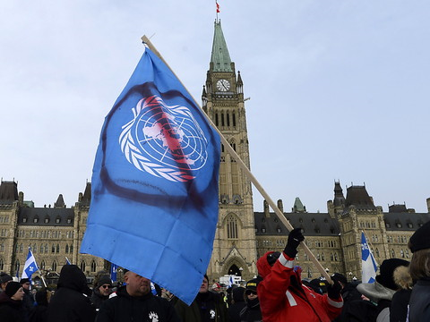 Pacte sur les migrations: manif tendue à Ottawa, Bruxelles divisée