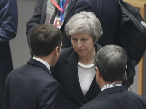 May demande l'aide des Européens pour faire adopter le Brexit