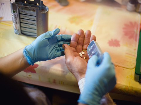 Soins à domicile: les personnes dépendantes ignorent leurs droits