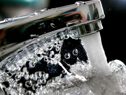 Le Parlement prié de refuser l'initiative pour l'eau potable