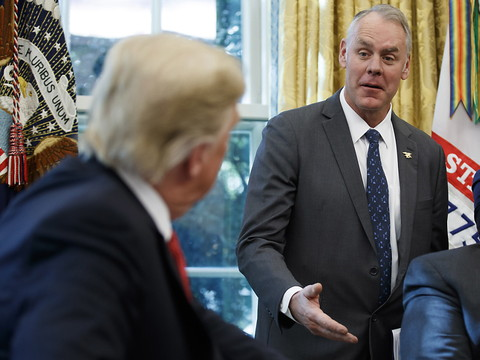 Donald Trump annonce le départ de son secrétaire à l'intérieur