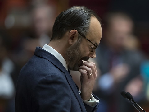 Paris attaque une semaine décisive pour sortir de la crise