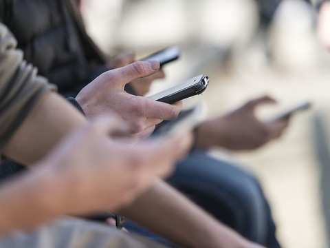 Encourager les jeunes à conserver leur portable au moins trois ans
