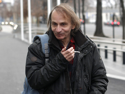 Michel Houellebecq revient avec un livre sombre et poignant