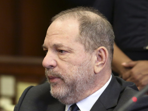 Affaire Weinstein: le juge refuse d'abandonner les charges