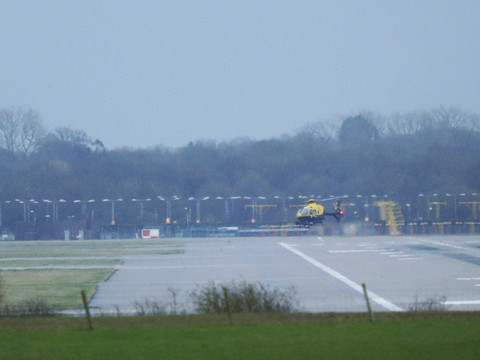 L'armée déployée à l'aéroport de Gatwick, survolé par des drones
