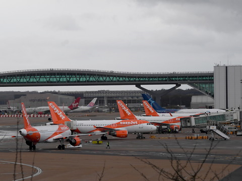 Drone à Londres-Gatwick: un homme et une femme arrêtés
