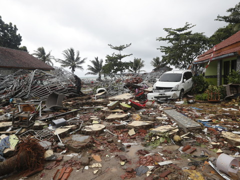 Un tsunami frappe l'Indonésie, 168 morts et 754 blessés