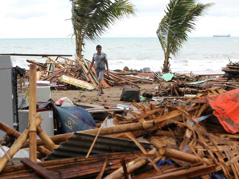 Plus de 222 morts après un tsunami 
