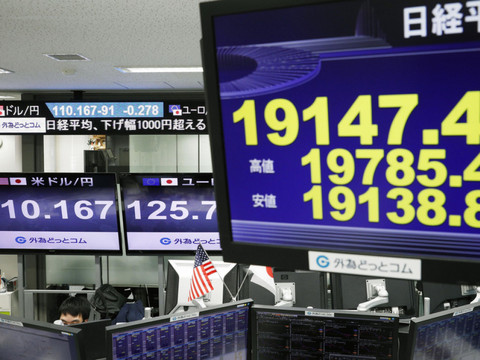 Après Wall Street, la Bourse de Tokyo s'affole et lâche 5%