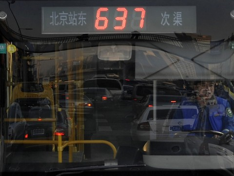 Chine: au moins huit morts dans l'accident d'un bus détourné