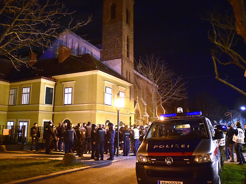 Cinq moines blessés lors d'un braquage dans une église à Vienne