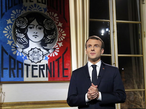 Macron repasse à l'offensive pour rebondir en 2019