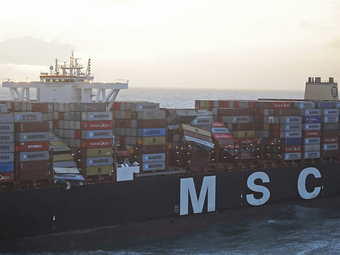 Un navire perd 270 conteneurs en mer du Nord