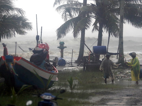 Thaïlande: des centaines de touristes bloqués à cause de la tempête Pabuk