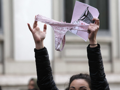 Le tabou des règles se fissure, mais résiste