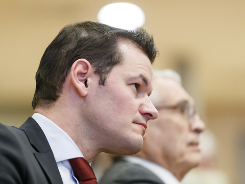 Ecoutes sauvages présumées: procédure contre Pierre Maudet classée
