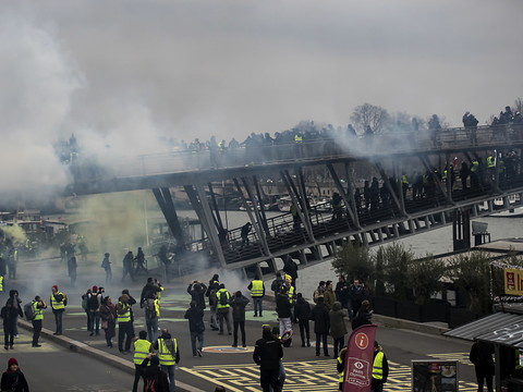 Gilets jaunes: un ex-boxeur en garde à vue