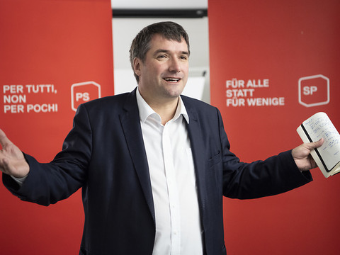 Le PS veut renverser la majorité de droite
