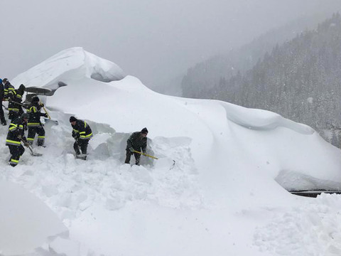 Forts cumuls de neige en Autriche, cinq randonneurs décédés et deux portés disparus