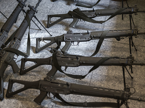 Disparition des pistolets et fusils d'assaut de l'armée en hausse