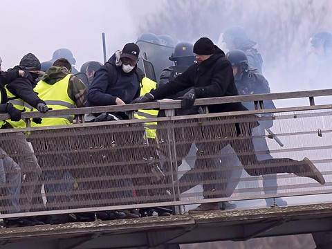 Comparution immédiate pour l'ex-boxeur, qui a frappé des policiers