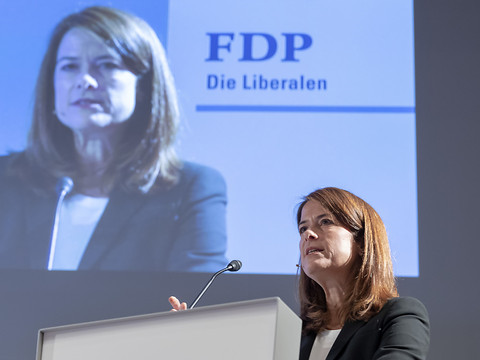 Discours offensif de Petra Gössi qui fustige les adversaires du PLR
