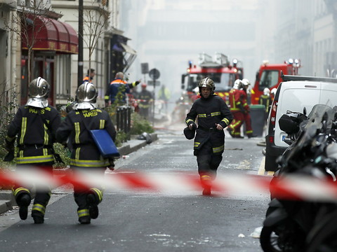 Incendie et forte explosion due au gaz à Paris: des blessés graves