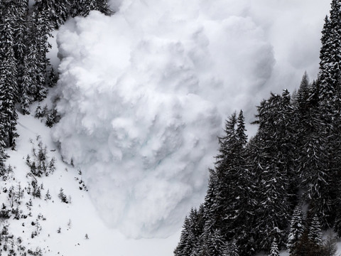 Plus haut niveau de danger d'avalanches dans plusieurs régions de Suisse